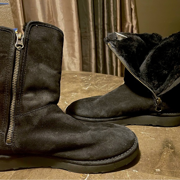 Black suede Ugg zip up boot size 5 worn once excellent condition - Picture 4 of 4